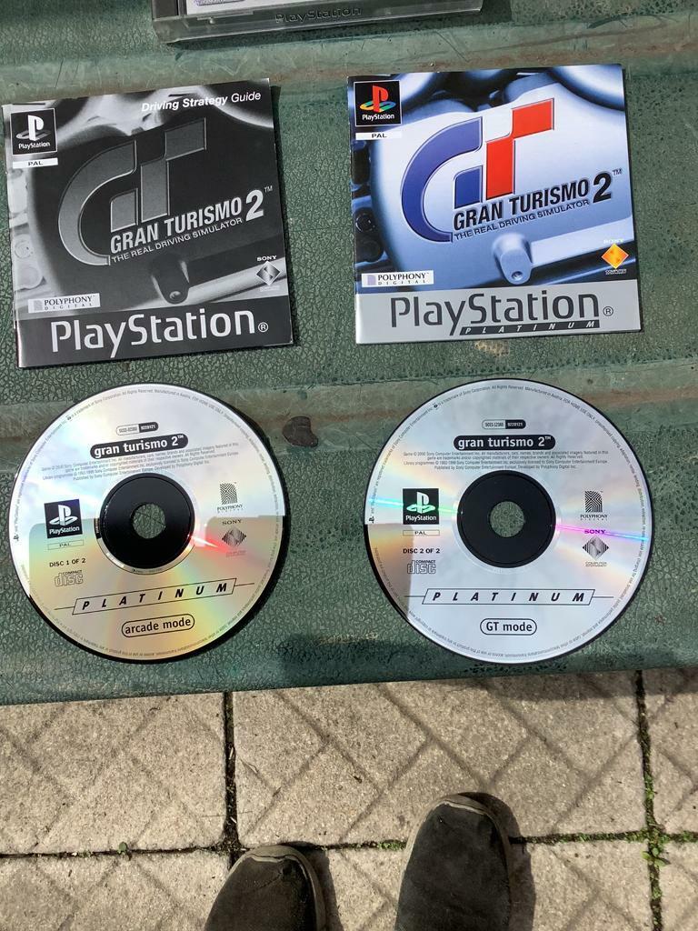 PlayStation one platinum gran turismo 2 has 2 dics