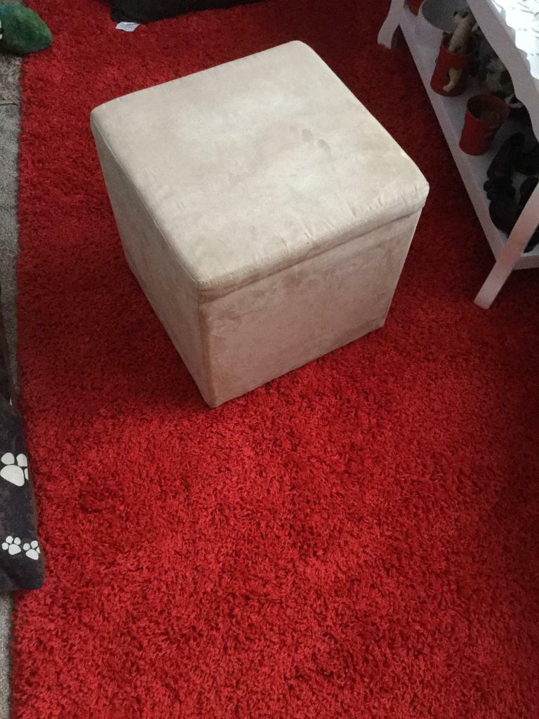 Cream storage poufe.