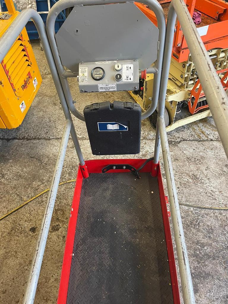 Scissor lift, Cherry Picker push around 