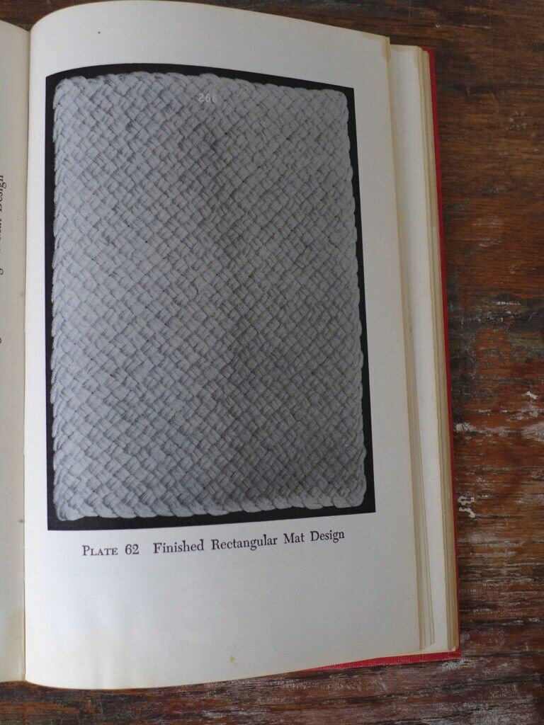 Collectable and rare vintage craft book: SQUARE KNOT HANDICRAFT GUIDE. Otherwise known as MACRAME.