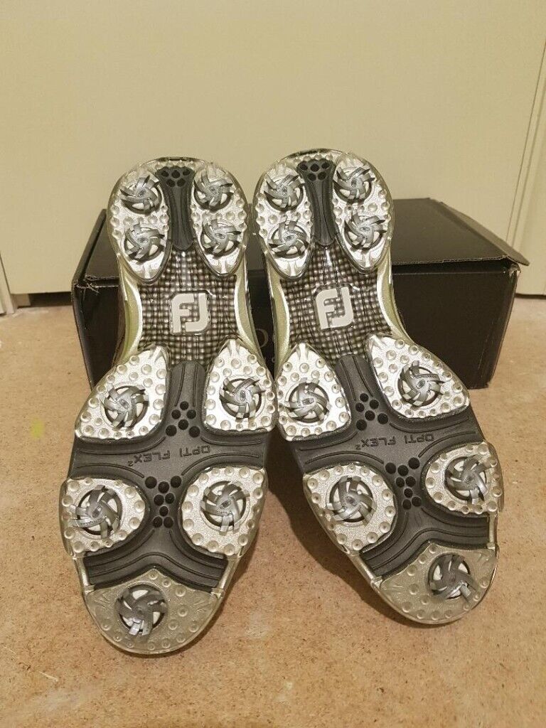 Classic Style Golf shoes, BNWT, waterproof, FootJoy Dryjoys style/size hard to find.
