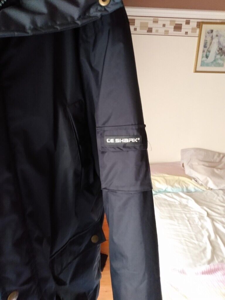 Le Shark parka style coat (Large)