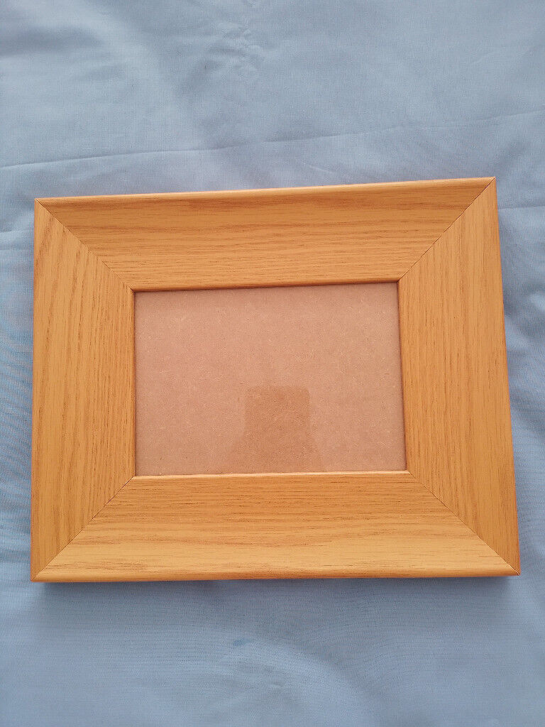 PHOTO FRAME for 5 x 7ins photo. Quality, light-oak frame. New cond.