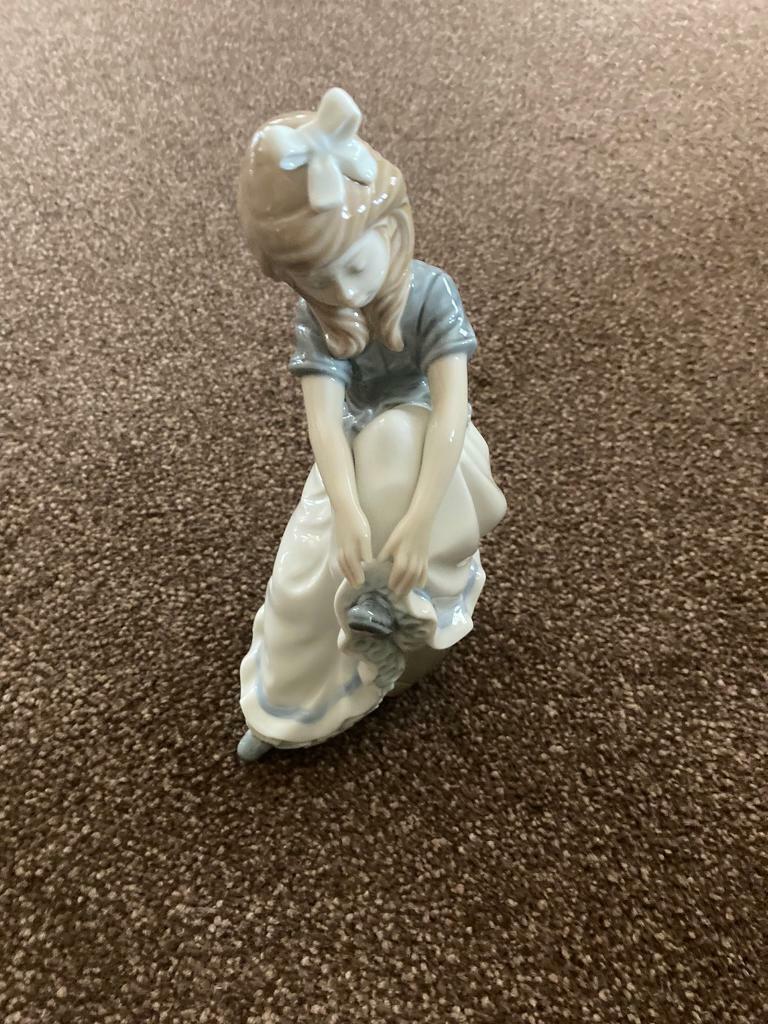image for NAO lladro young lady