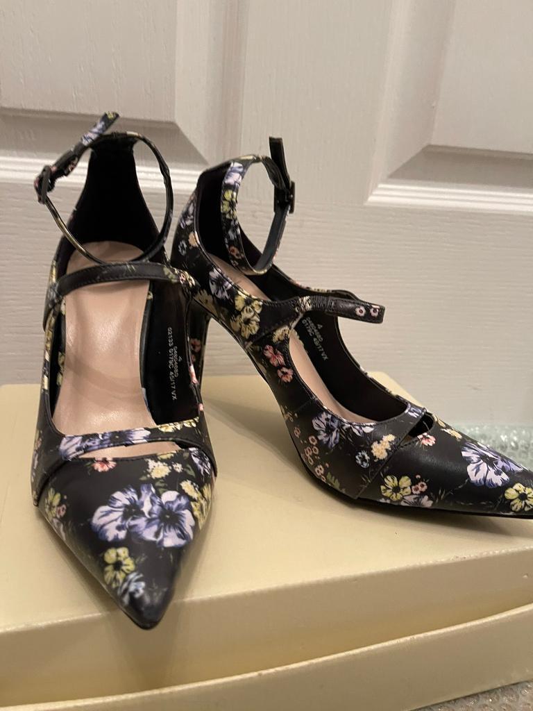 New, never worn. Lovely flower pattern high heels. Size 4
