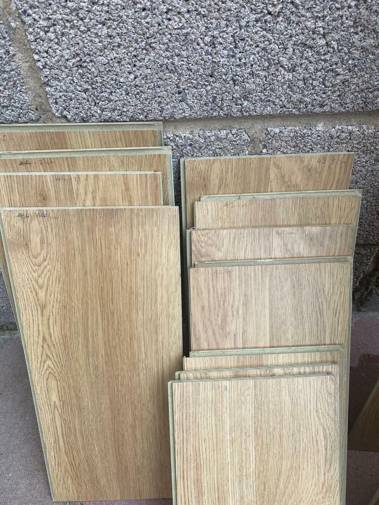 Laminate flooring spares & off cuts (Howdens)