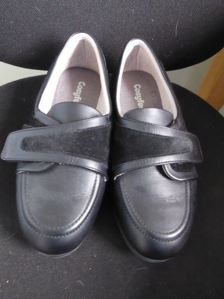image for COSYFEET BLACK LEATHER SHOES EXTRA ROOMY SIZE 8 NEVER WORN