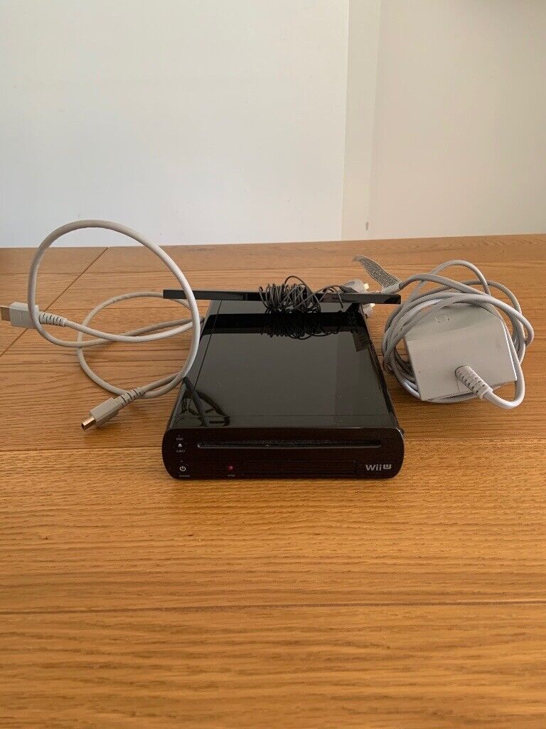 Wii U 32GB complete with games and controllers 