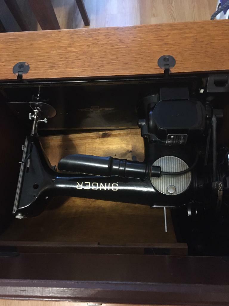 Singer Sewing Machine 