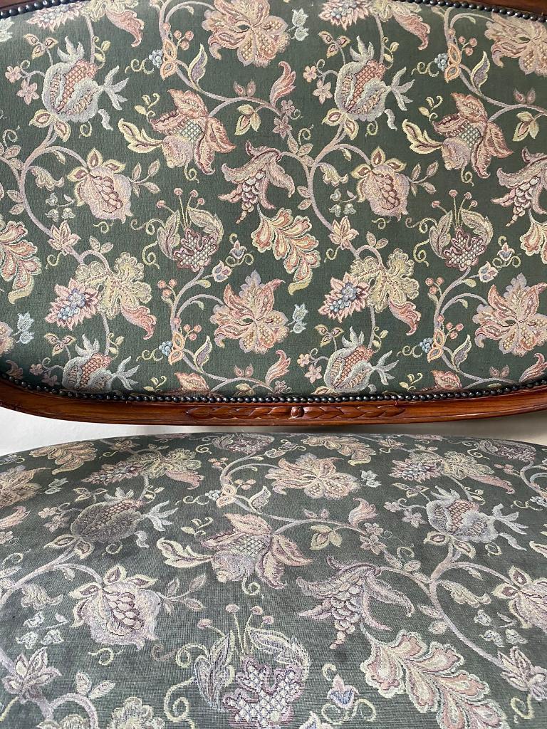 Sofa and two chairs set