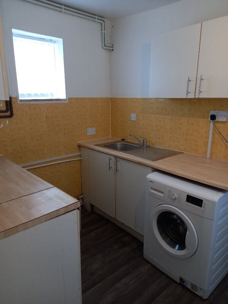 **TO LET** 1 BEDROOM APARTMENT**NORTH ROAD**DSS ACCEPTED**NO DEPOSIT
