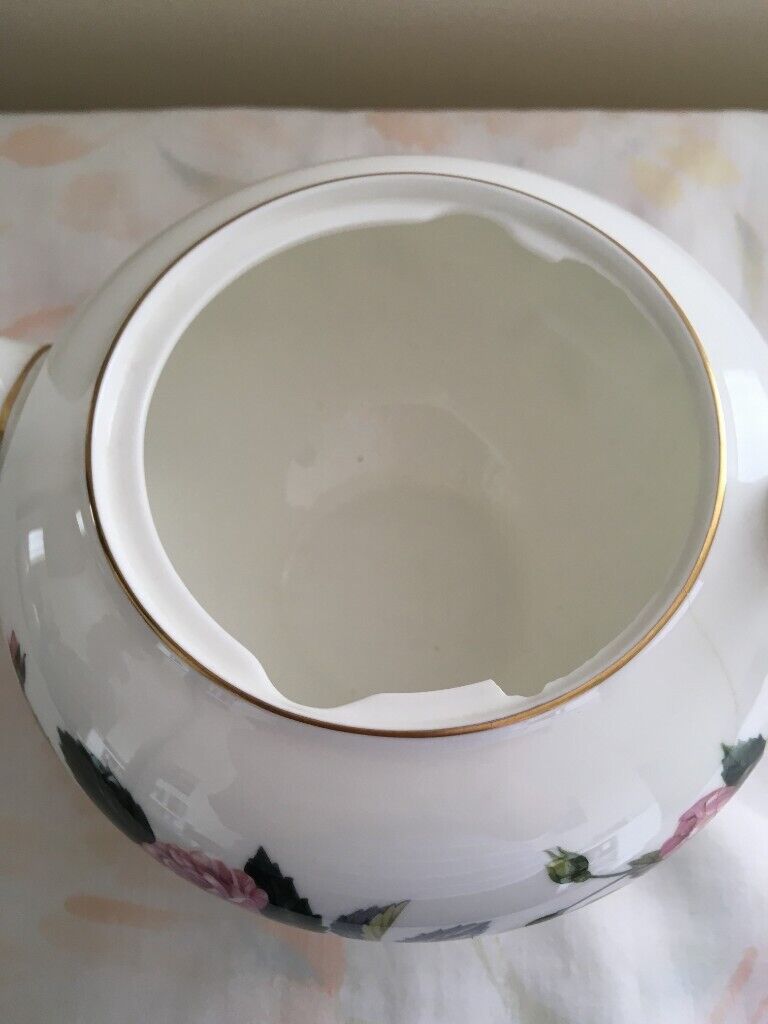 Wedgewood Hathaway Rose Teapot