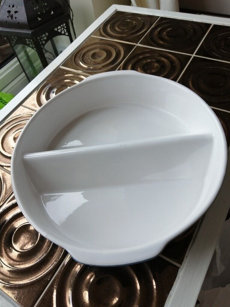 Two matching round oven dishes 