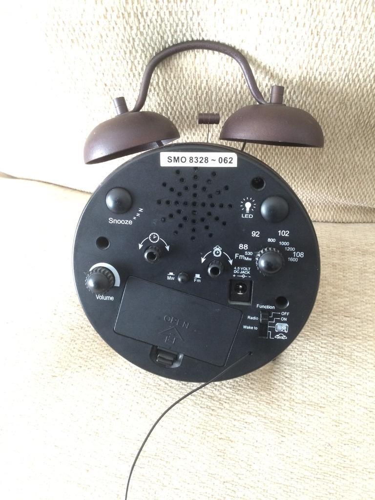 Steepletone Quartz Clock MW/FM Radio