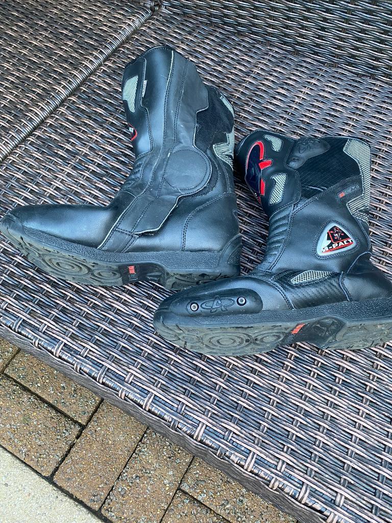 image for Black size 9 Akita boots