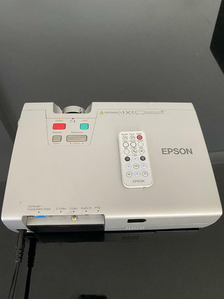 Epson projector in very good condition 