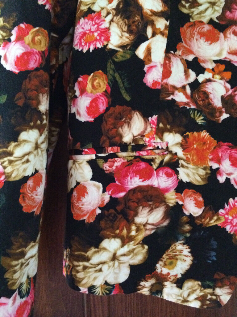 LADIES MNG COLLECTION (MANGO) FLORAL LINED JACKET SIZE XL