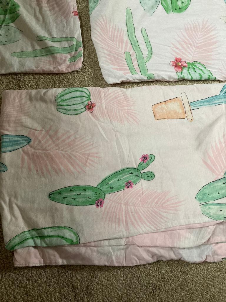 Cactus prints & 2 x single duvet covers & sheets 