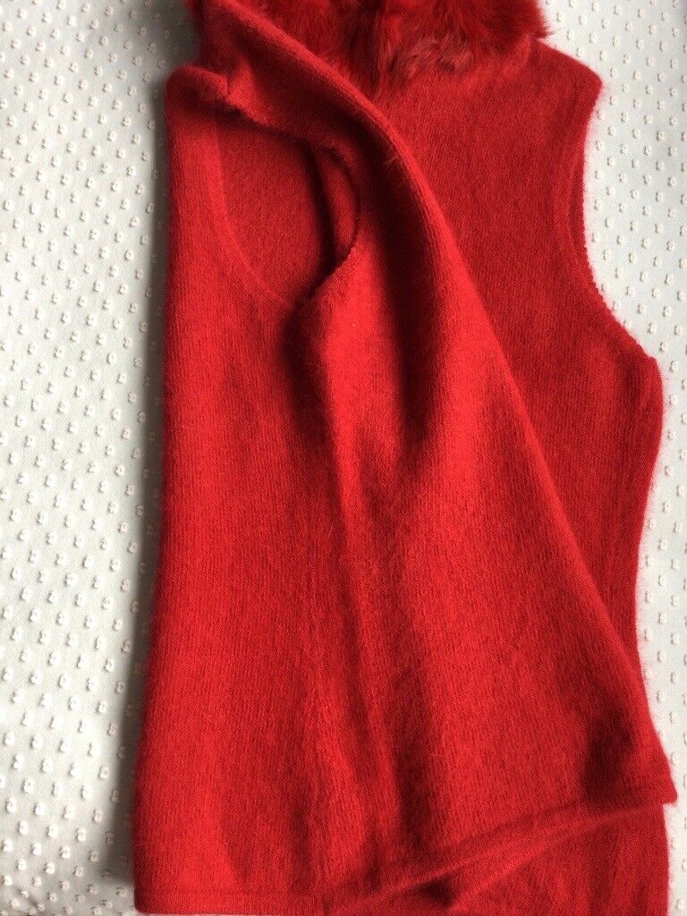 Ladies red jumper fur neck