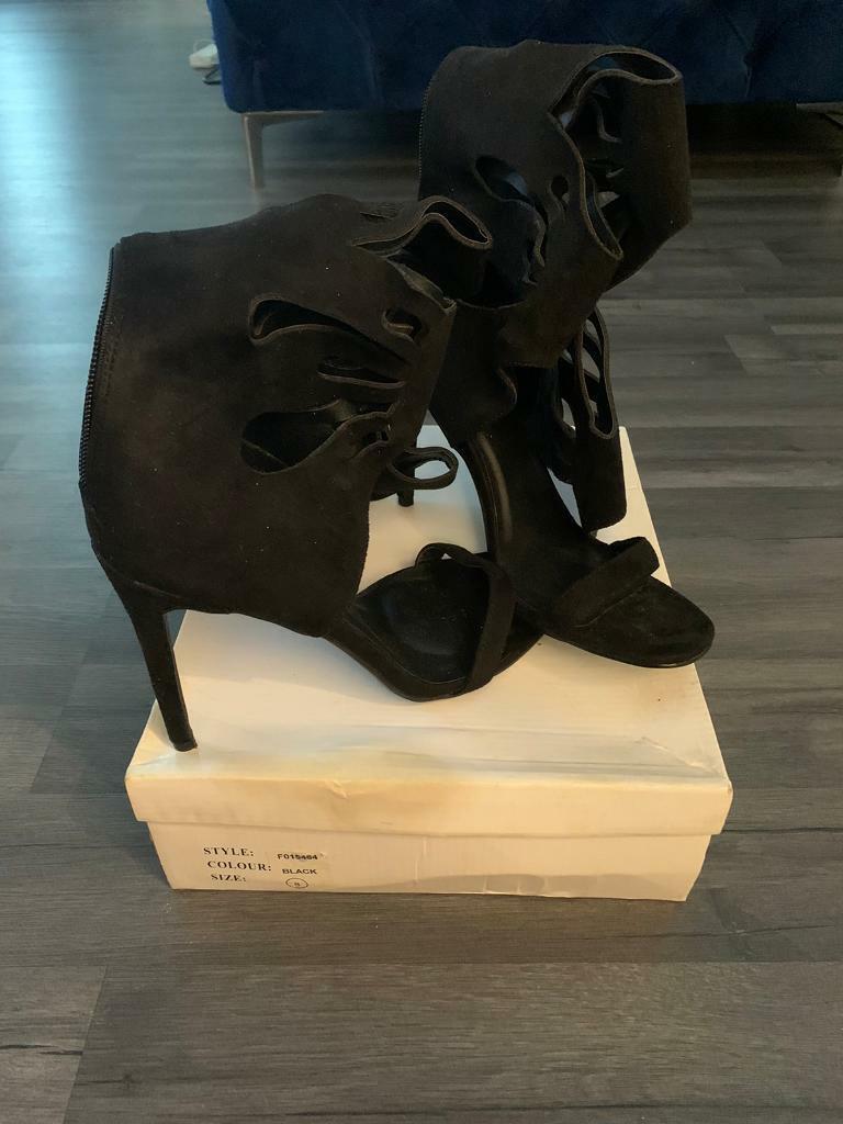 image for Black boots sandals 