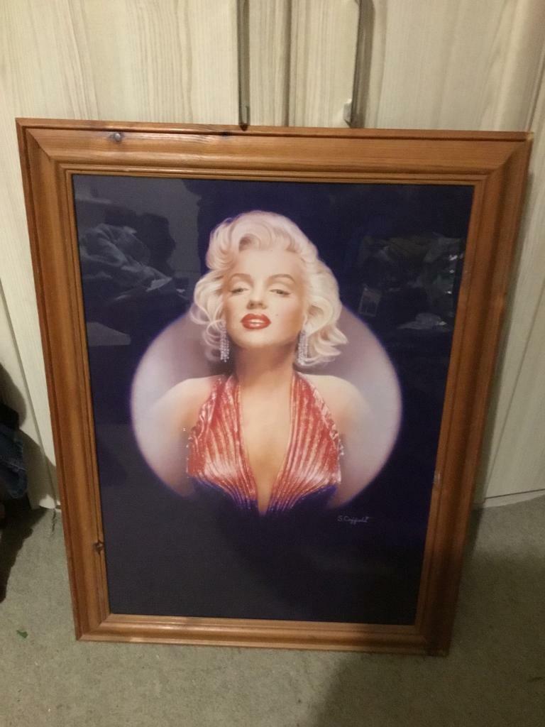 image for LOVELY LARGE PICTURE OF MARILYN MONROE 