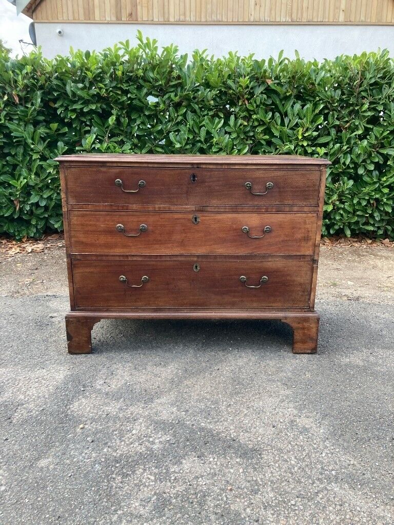 Victorian / Mahogany Antique Chest of Drawers in Haringey