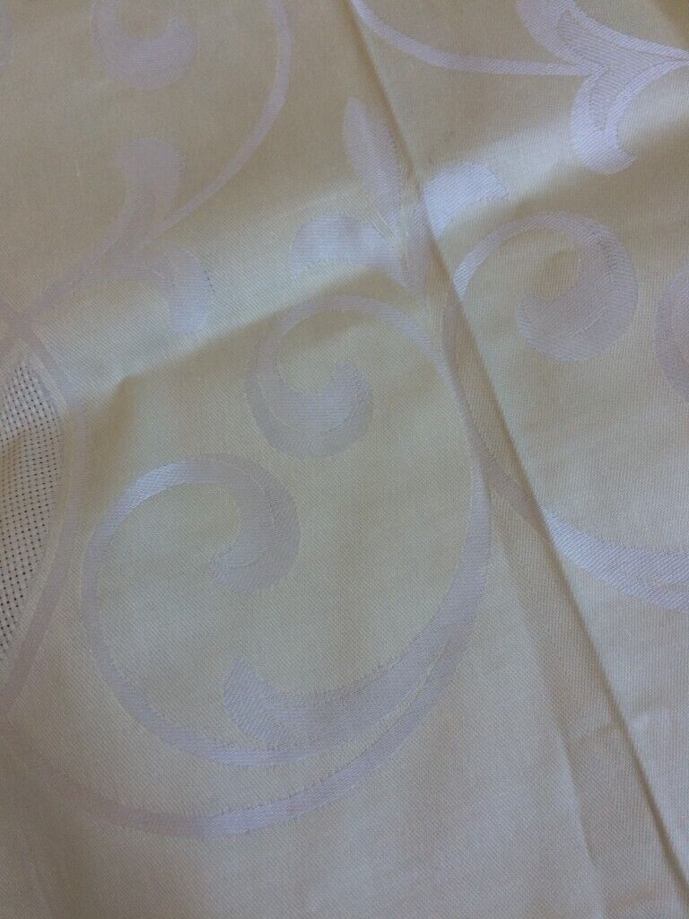 NEW Damask Attractive good quality, large circular table cloth, unused