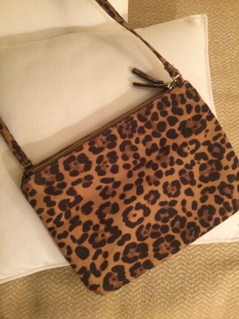 Shoulder-bag ( Primark ) Leopard print. As new.
