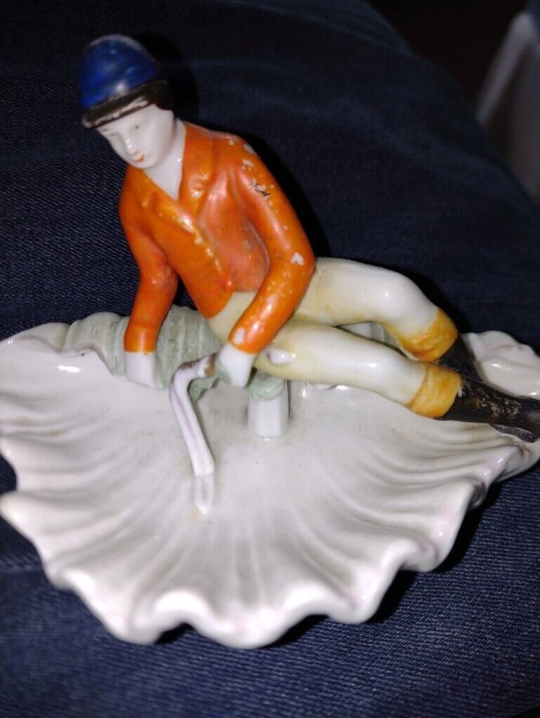 Circus entertainer shell