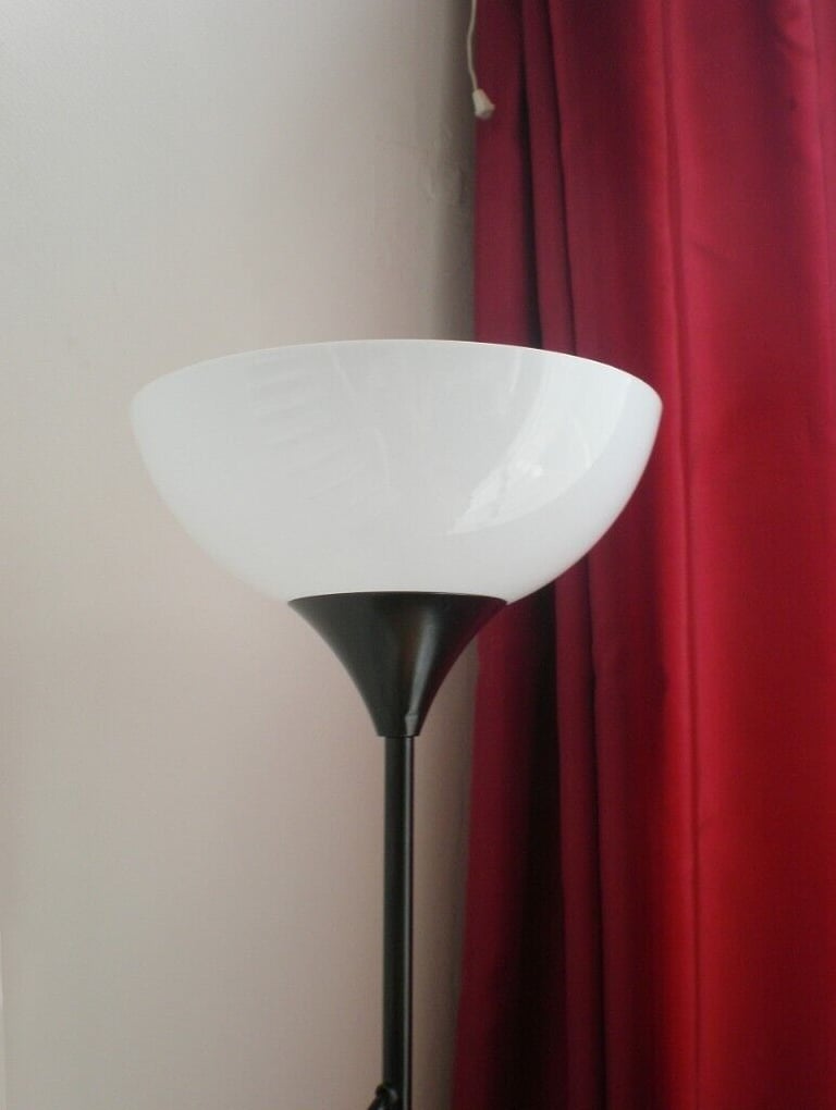Tall Floor Standing Lamp with PHILIPS Tornado Bulb 10.000h (10 years) 