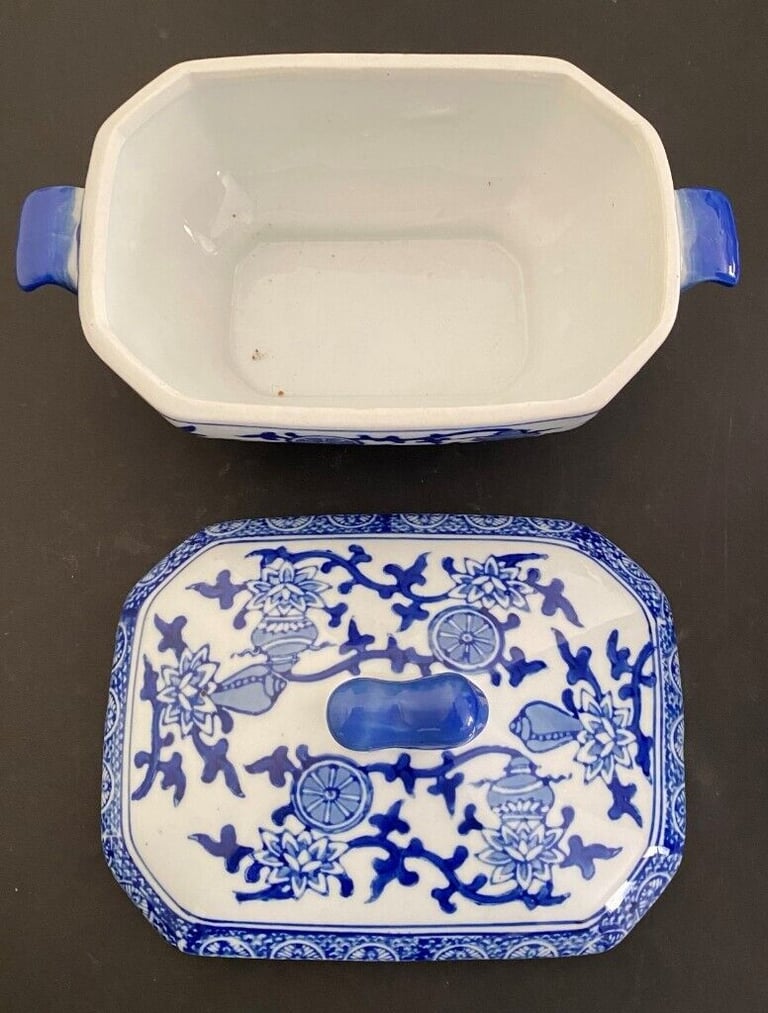 BLUE & WHITE, VINTAGE, CHINESE, RARE, RECTANGULAR CERAMIC SMALL TUREEN WITH LID. MINT.