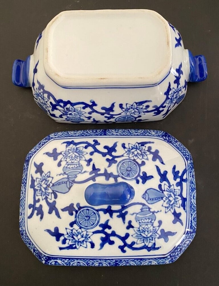 BLUE & WHITE, VINTAGE, CHINESE, RARE, RECTANGULAR CERAMIC SMALL TUREEN WITH LID. MINT.