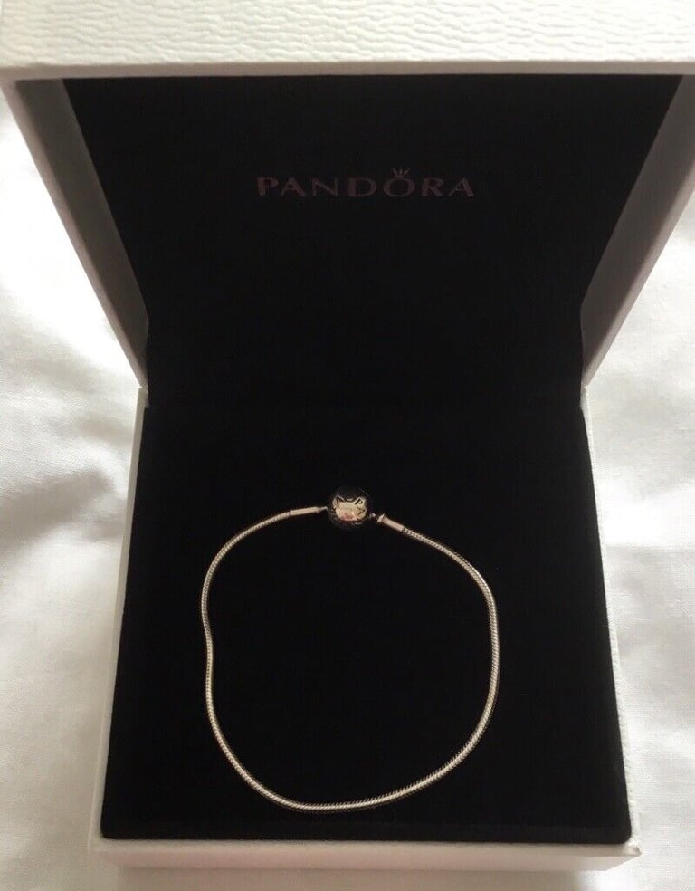 BNIB Pandora Essence Bracelet
