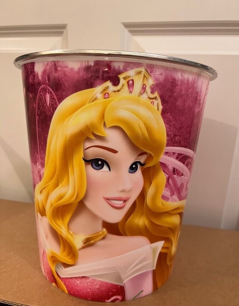 Disney Princess, colourful bin in excellent condition