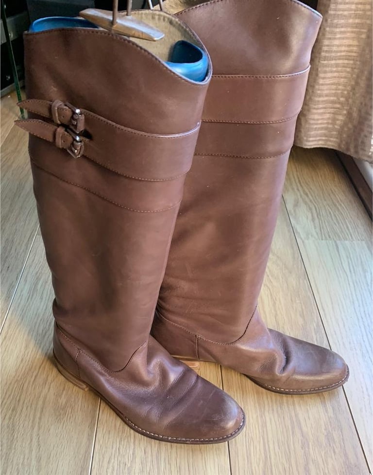 image for WOMEN'S ITALIAN LEATHER BOOTS - LOW HEEL - SIZE 37