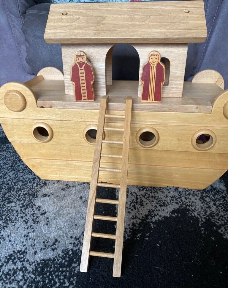 Noah’s Ark , large , solid wood lots of animals etc 