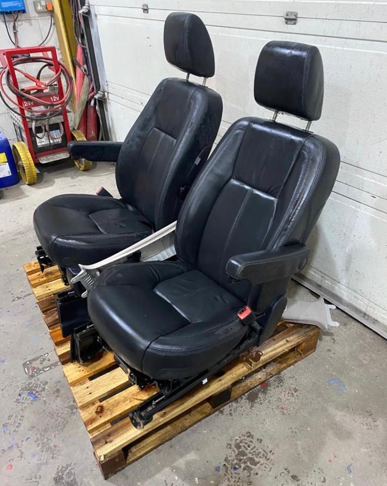 Immaculate landrover Discovery Seats