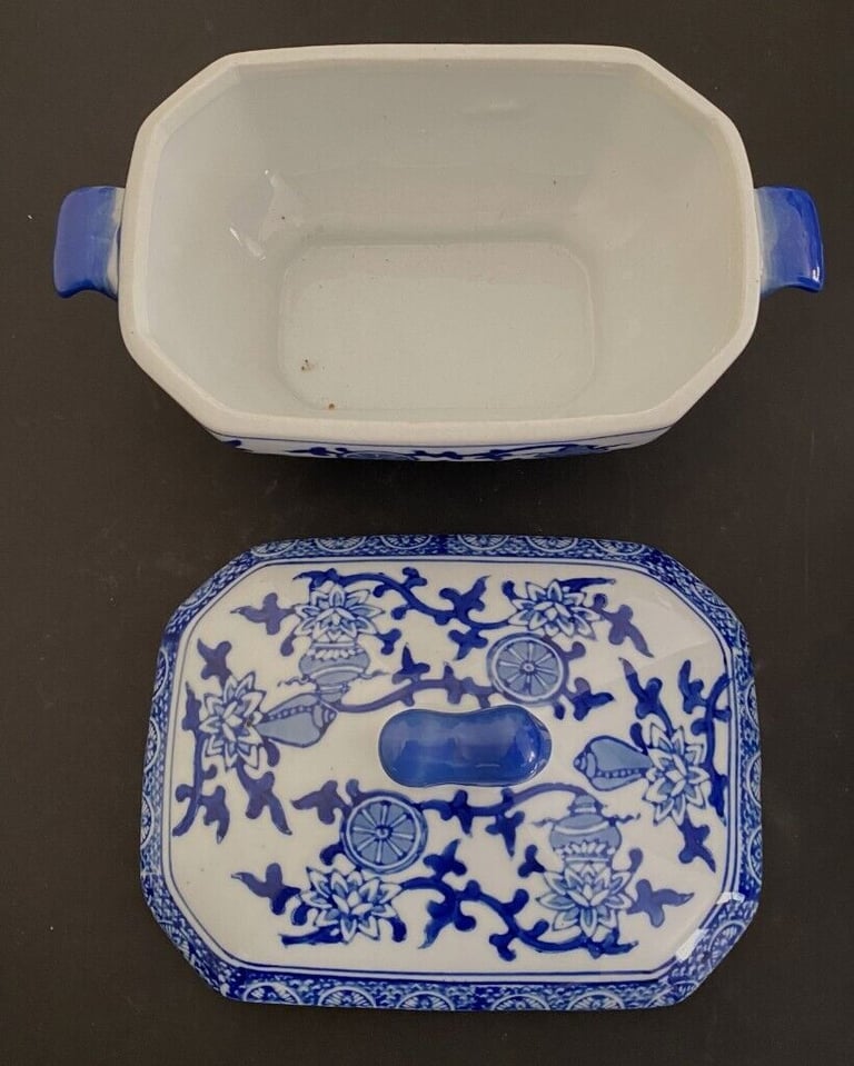 BLUE & WHITE, VINTAGE, CHINESE, RARE, RECTANGULAR CERAMIC SMALL TUREEN WITH LID. MINT.