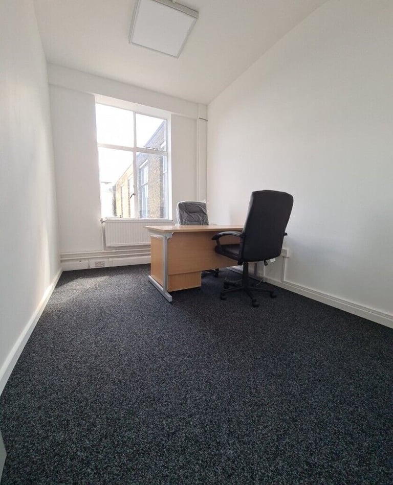 ⭐Serviced Office Space  in Ilford town centre from £400 per month,No VAT!⭐