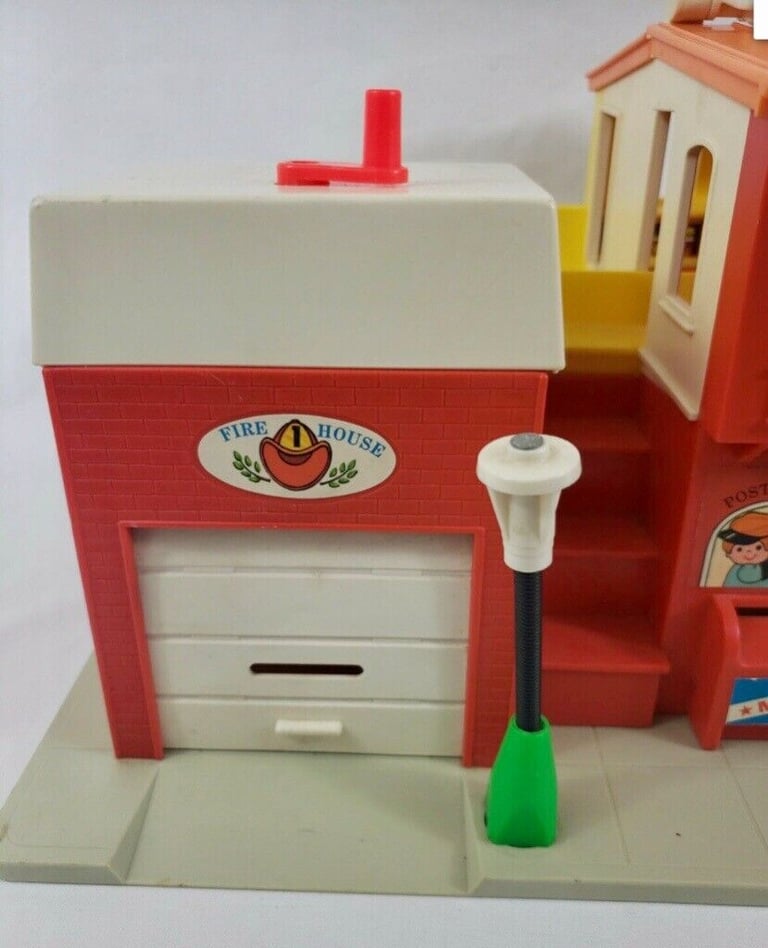 1970’s Fisher Price Vintage Little People VILLAGE Main Street Toy Play Family Set