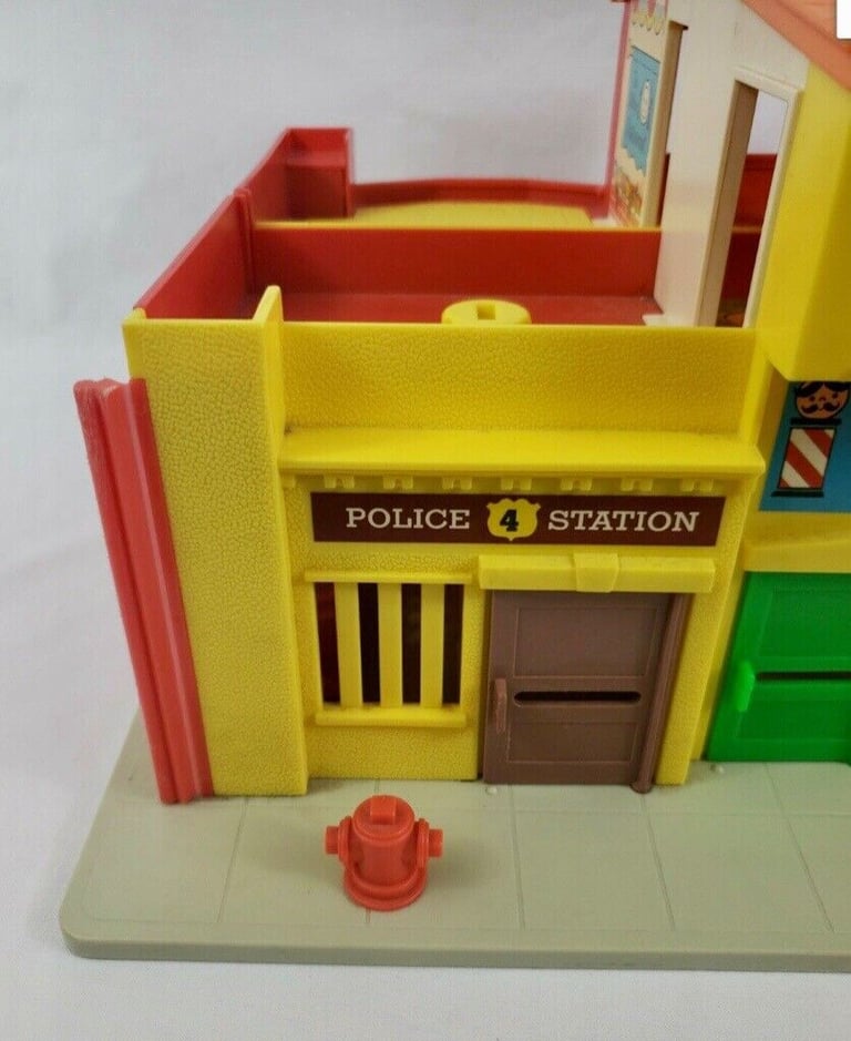 1970’s Fisher Price Vintage Little People VILLAGE Main Street Toy Play Family Set