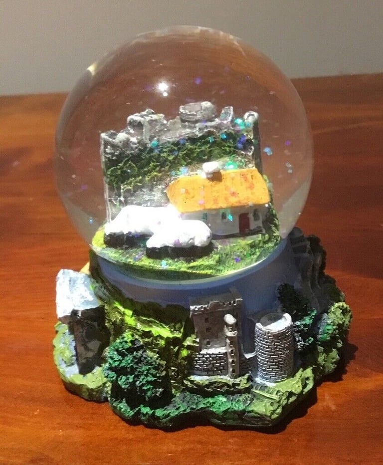 BN Ireland snowglobe