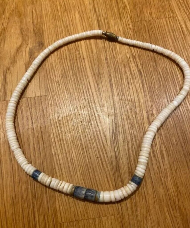 image for 1980'S  SURFER, CORAL SHELL, UNISEX, VINTAGE BEACHBUM NECKLACE. SMALL SIZE.