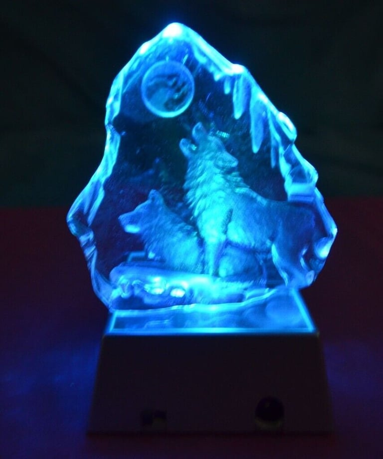 CRYSTAL WOLVES ORNAMENT AND LIGHT STAND