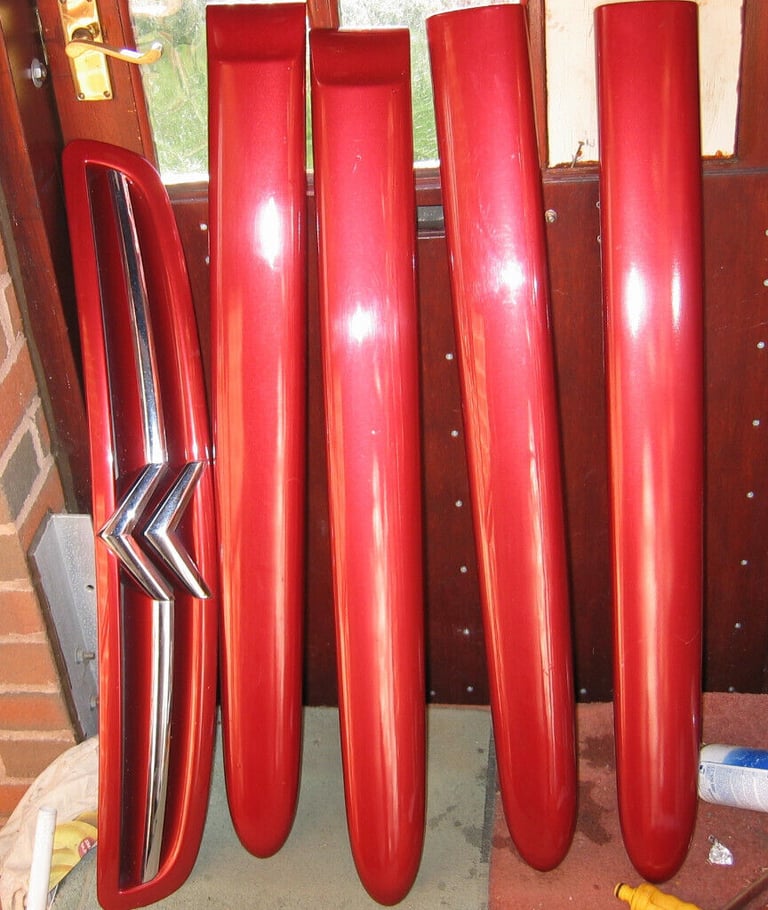 Citroen Xsara Picasso A complete set of red (wicked red) trim strips