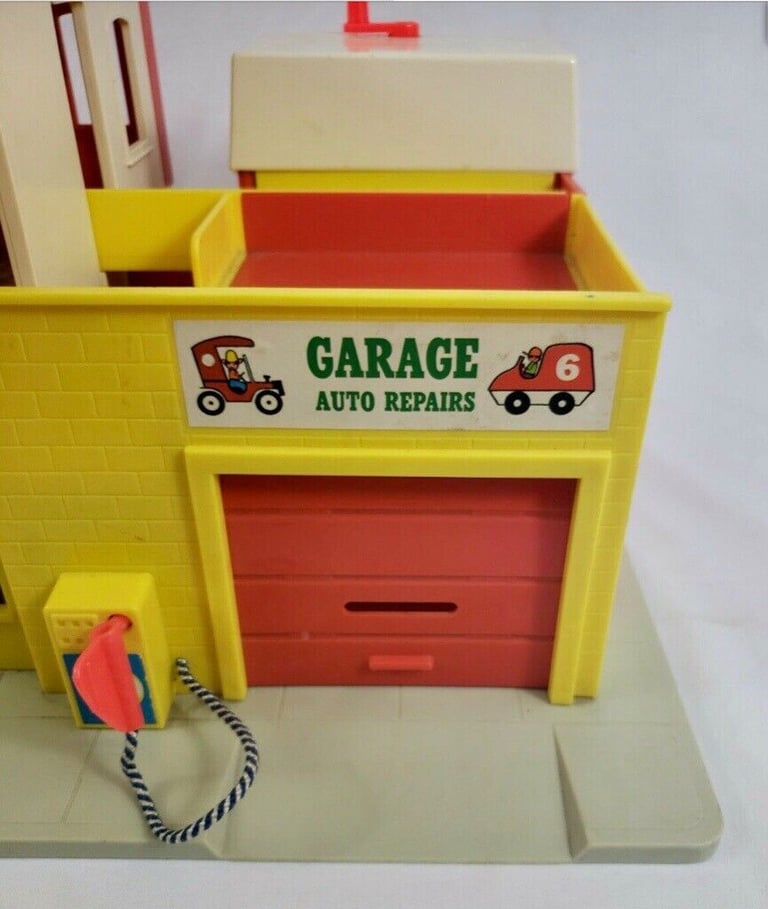 1970’s Fisher Price Vintage Little People VILLAGE Main Street Toy Play Family Set