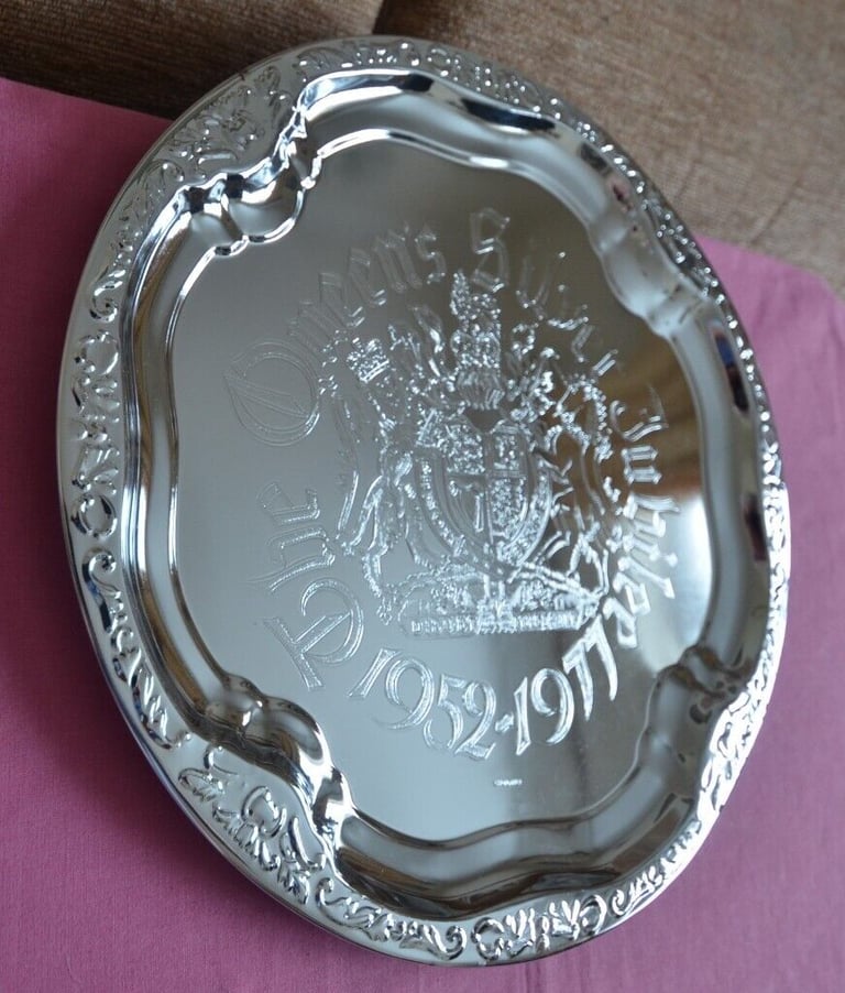QUEEN'S SILVER JUBILEE TRAY 