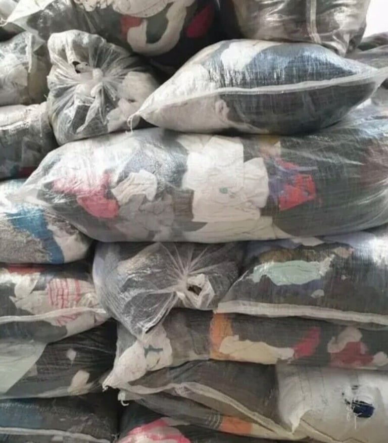 image for Used / Second Hand Clothes Wholesale Ladies, Mens, Kids Fro9m £1 KG. Delivery Available