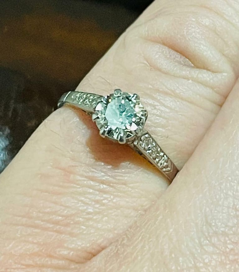 Ladies Vintage 1940’s Platinum Solitaire Diamond Ring 