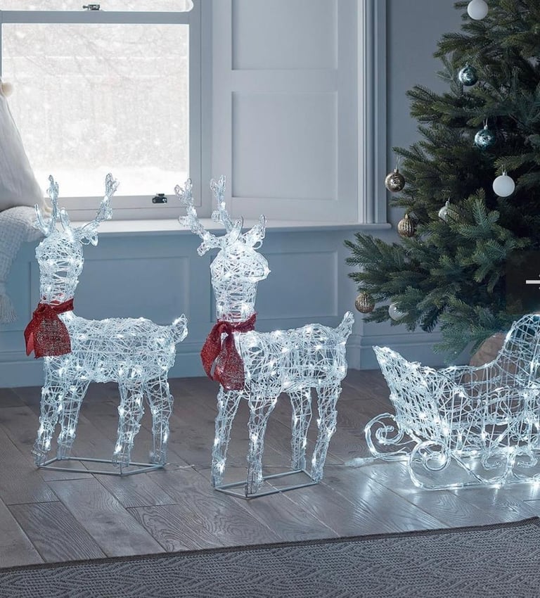 Reindeer and sleigh Christmas decorations batteries usage. 68cm H